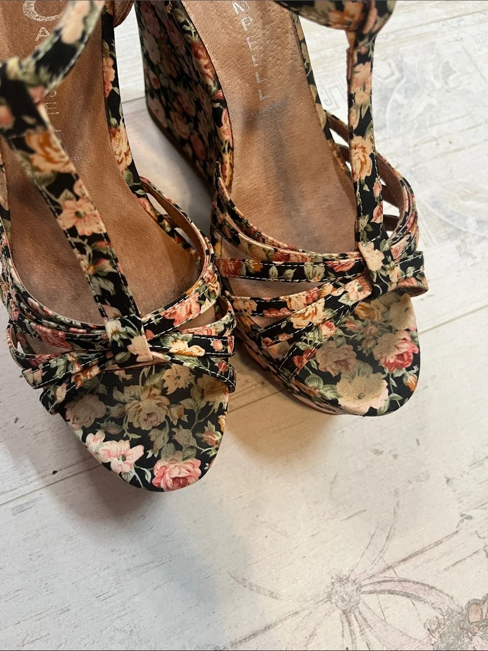 Jeffery Campbell Swan Song Floral Pront Wedges Size 40 US 9.5